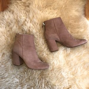 Kenneth Cole Blush pink ankle zip booties